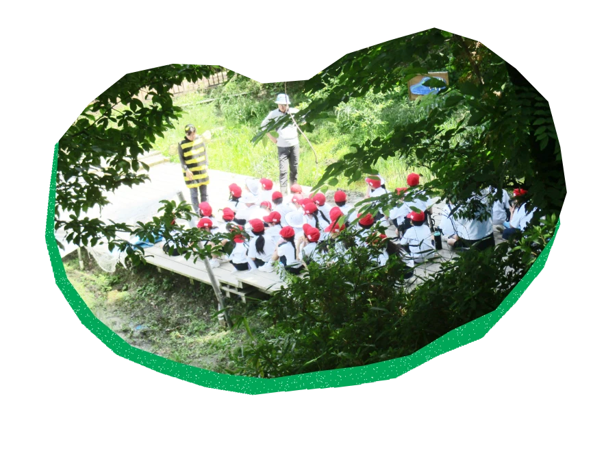 バトンパスをする子供たち