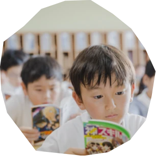 ひばりタイムで学習する児童たち