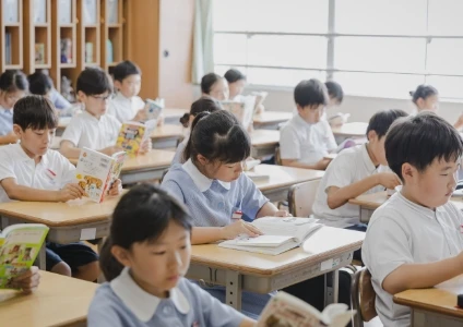 ひばりタイムで集中して学習する児童たち